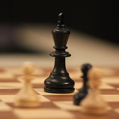 Here you find examples concerning the topic "The active king"